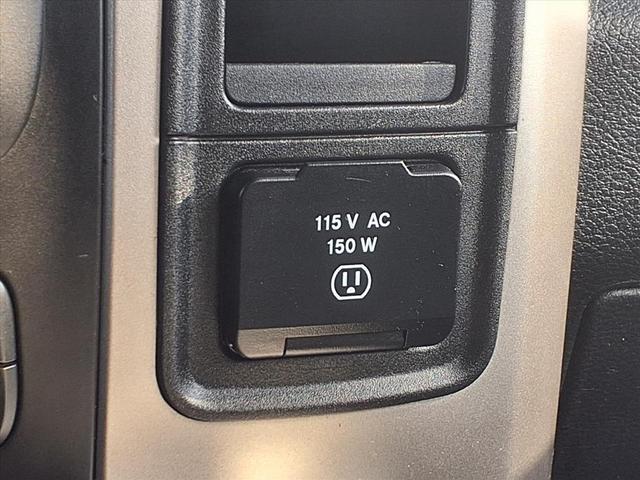 Photo of 2017 Brilliant Black Crystal Pearlcoat RAM 1500