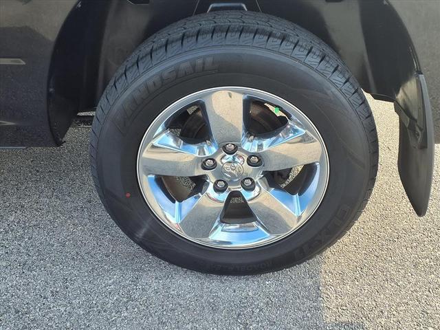 Photo of 2017 Brilliant Black Crystal Pearlcoat RAM 1500