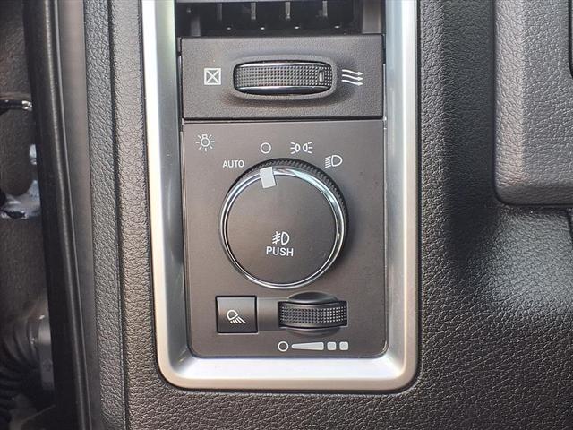 Photo of 2017 Brilliant Black Crystal Pearlcoat RAM 1500