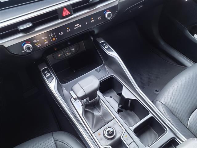 Photo of 2025 Glacial White Pearl Kia Sorento