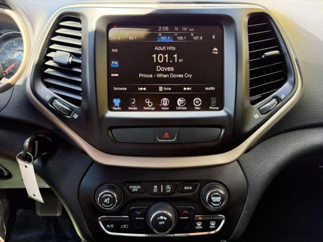Photo of 2015 Silver Jeep Cherokee