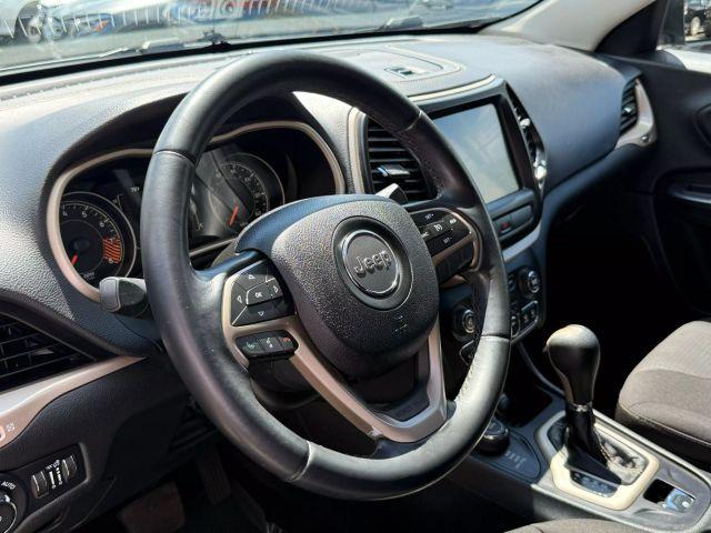Photo of 2015 Silver Jeep Cherokee