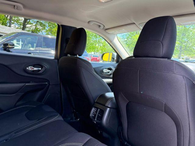 Photo of 2015 Silver Jeep Cherokee