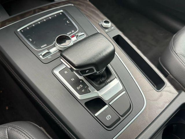 Photo of 2019 Mythos Black Metallic Audi Q5
