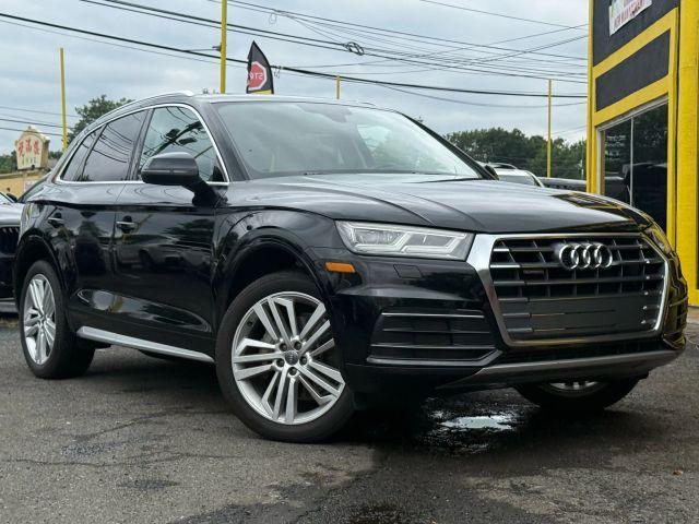 Photo of 2019 Mythos Black Metallic Audi Q5