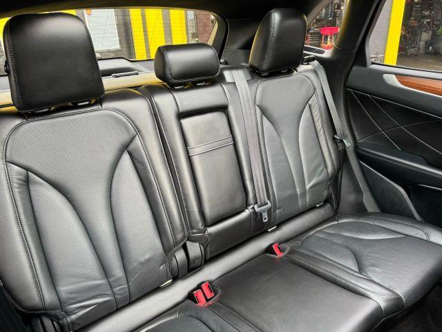 Photo of 2019 White Lincoln MKC