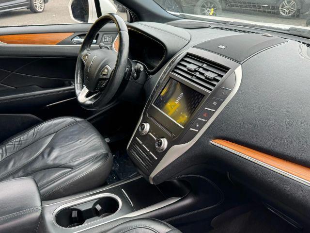 Photo of 2019 White Lincoln MKC