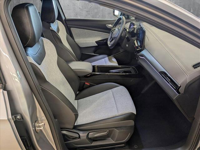 Photo of 2023 Silver Mist Metallic Volkswagen ID.4