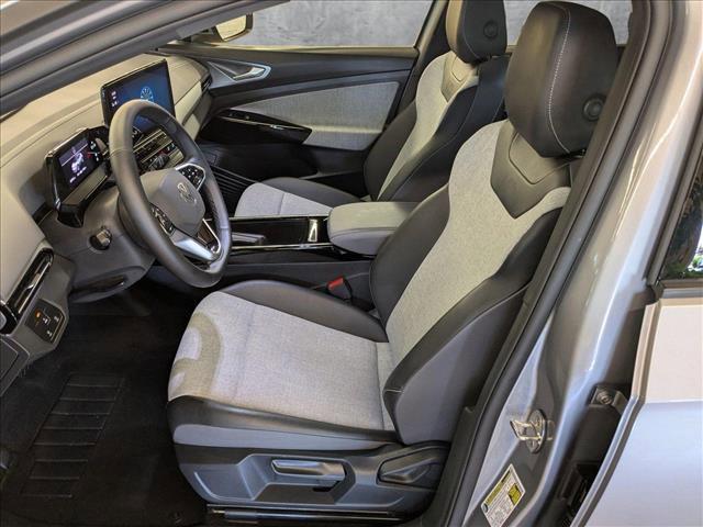 Photo of 2023 Silver Mist Metallic Volkswagen ID.4