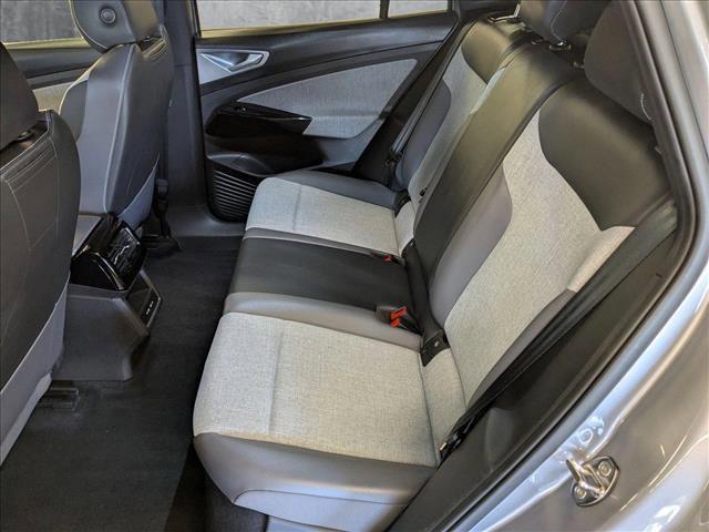 Photo of 2023 Silver Mist Metallic Volkswagen ID.4