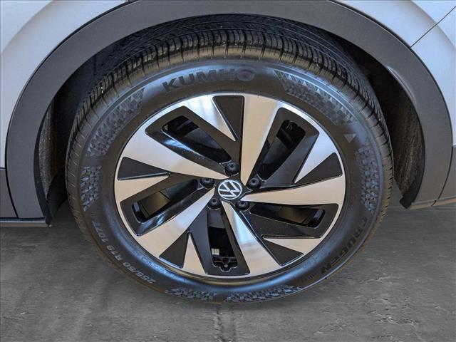 Photo of 2023 Silver Mist Metallic Volkswagen ID.4