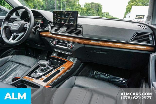 Photo of 2023 Mythos Black Metallic Audi Q5