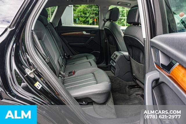 Photo of 2023 Mythos Black Metallic Audi Q5