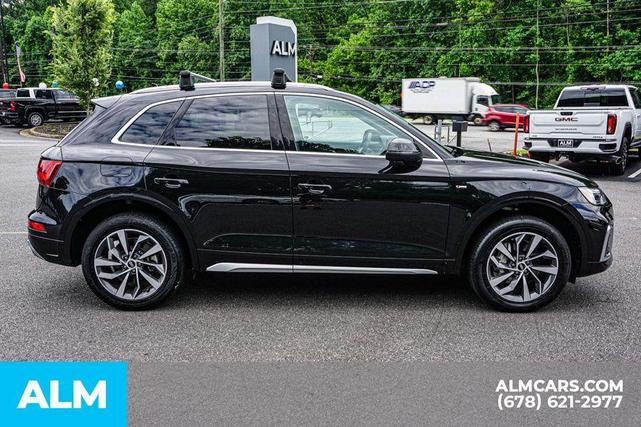 Photo of 2023 Mythos Black Metallic Audi Q5