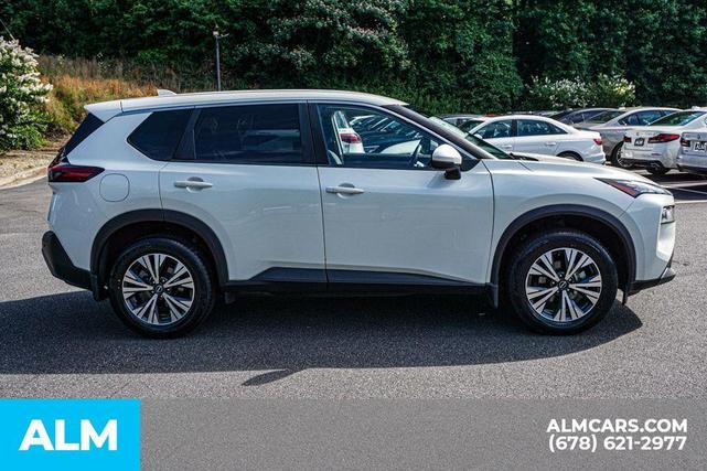 Photo of 2023 White Nissan Rogue
