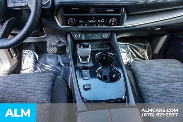 Photo of 2023 White Nissan Rogue