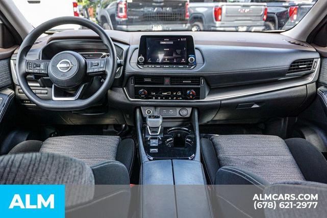Photo of 2023 White Nissan Rogue