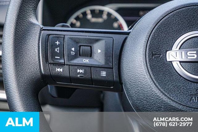 Photo of 2023 White Nissan Rogue