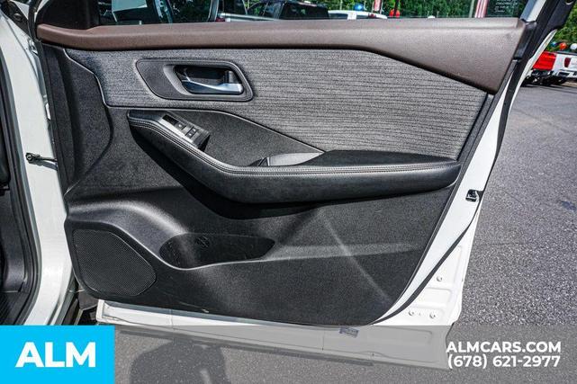 Photo of 2023 White Nissan Rogue