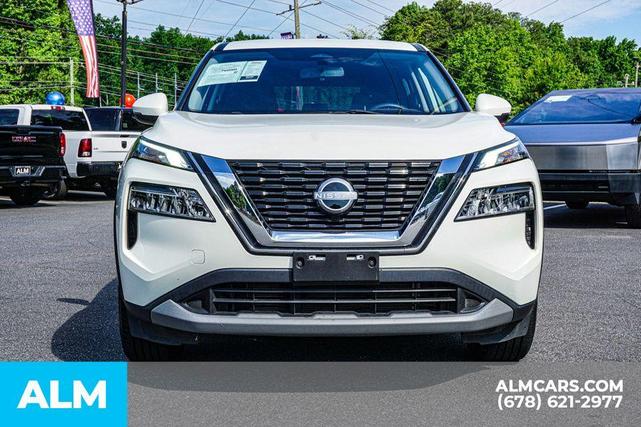 Photo of 2023 White Nissan Rogue