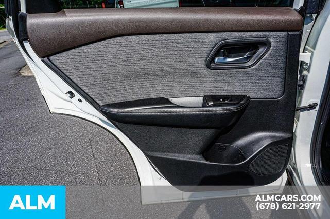 Photo of 2023 White Nissan Rogue