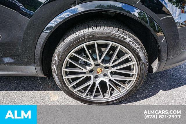 Photo of 2023 Black Metallic Porsche Cayenne