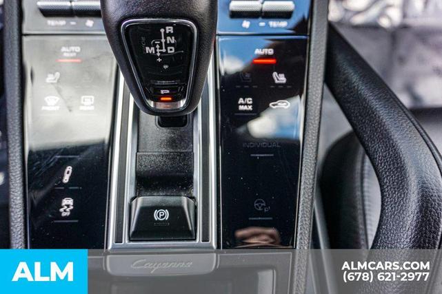 Photo of 2023 Black Metallic Porsche Cayenne