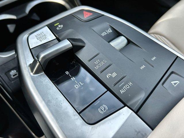 Photo of 2025 Alpine White BMW X1
