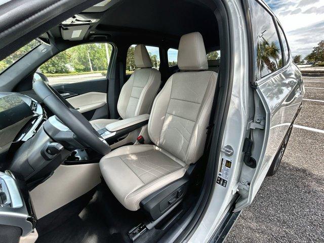 Photo of 2025 Alpine White BMW X1
