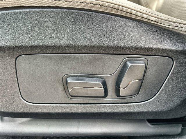 Photo of 2025 Alpine White BMW X1