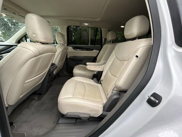 Photo of 2021 Crystal White Tricoat Cadillac XT6