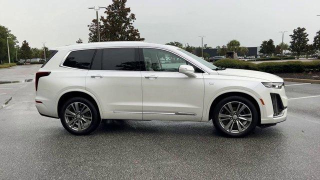 Photo of 2021 Crystal White Tricoat Cadillac XT6