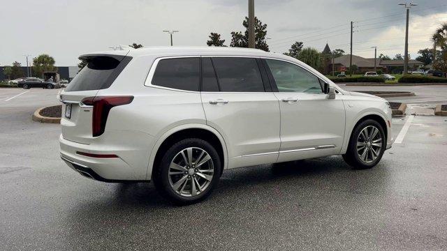 Photo of 2021 Crystal White Tricoat Cadillac XT6