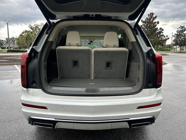 Photo of 2021 Crystal White Tricoat Cadillac XT6