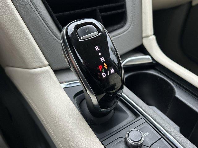 Photo of 2021 Crystal White Tricoat Cadillac XT6