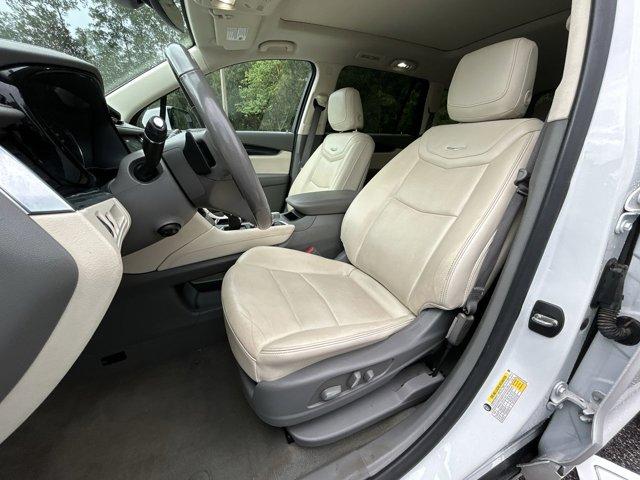 Photo of 2021 Crystal White Tricoat Cadillac XT6