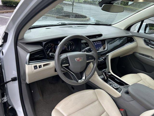 Photo of 2021 Crystal White Tricoat Cadillac XT6