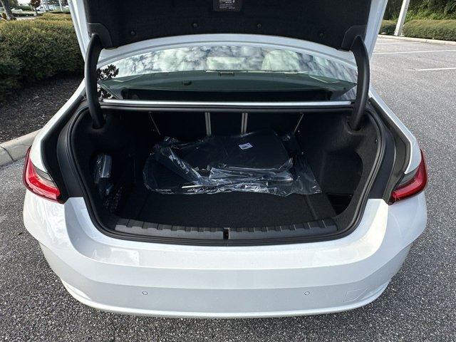 Photo of 2025 Alpine White BMW 330
