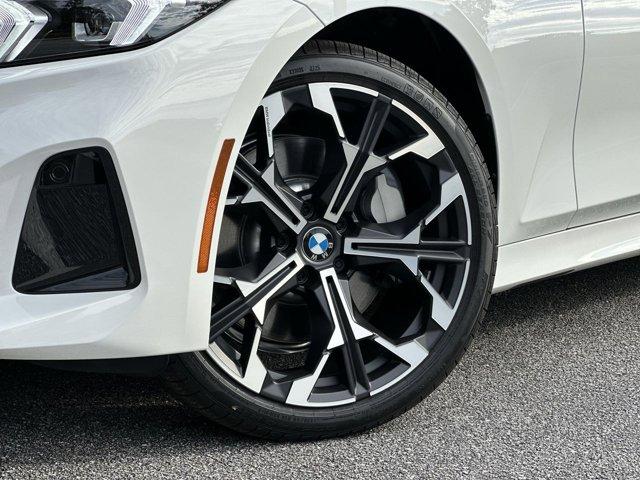 Photo of 2025 Alpine White BMW 330