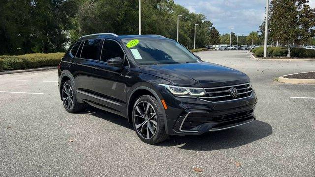 Photo of 2022 Deep Black Pearl Volkswagen Tiguan