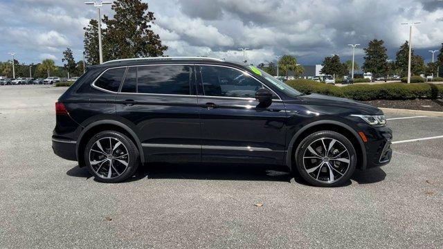 Photo of 2022 Deep Black Pearl Volkswagen Tiguan