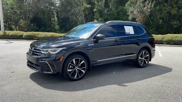 Photo of 2022 Deep Black Pearl Volkswagen Tiguan