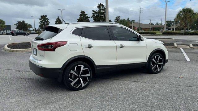 Photo of 2022 Pearl White Tricoat Nissan Rogue Sport