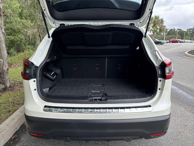 Photo of 2022 Pearl White Tricoat Nissan Rogue Sport