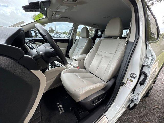 Photo of 2022 Pearl White Tricoat Nissan Rogue Sport