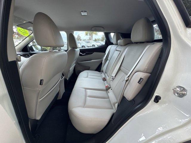 Photo of 2022 Pearl White Tricoat Nissan Rogue Sport