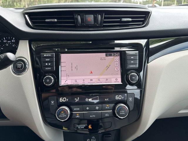 Photo of 2022 Pearl White Tricoat Nissan Rogue Sport