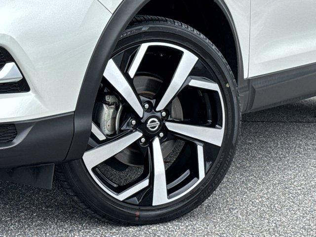 Photo of 2022 Pearl White Tricoat Nissan Rogue Sport