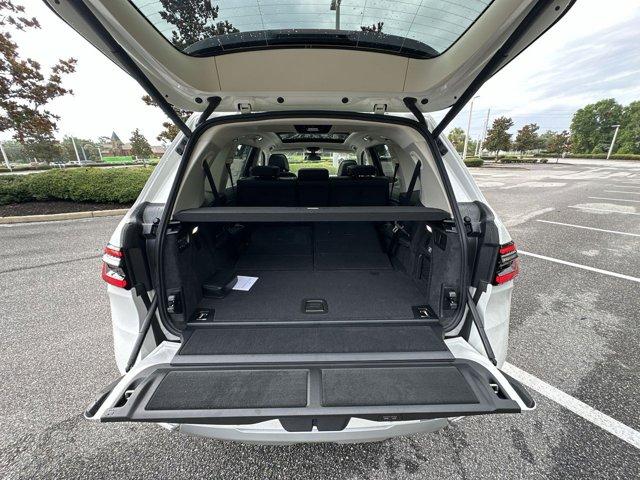 Photo of 2026 Alpine White BMW X7