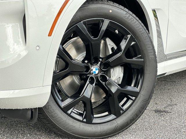 Photo of 2026 Alpine White BMW X7